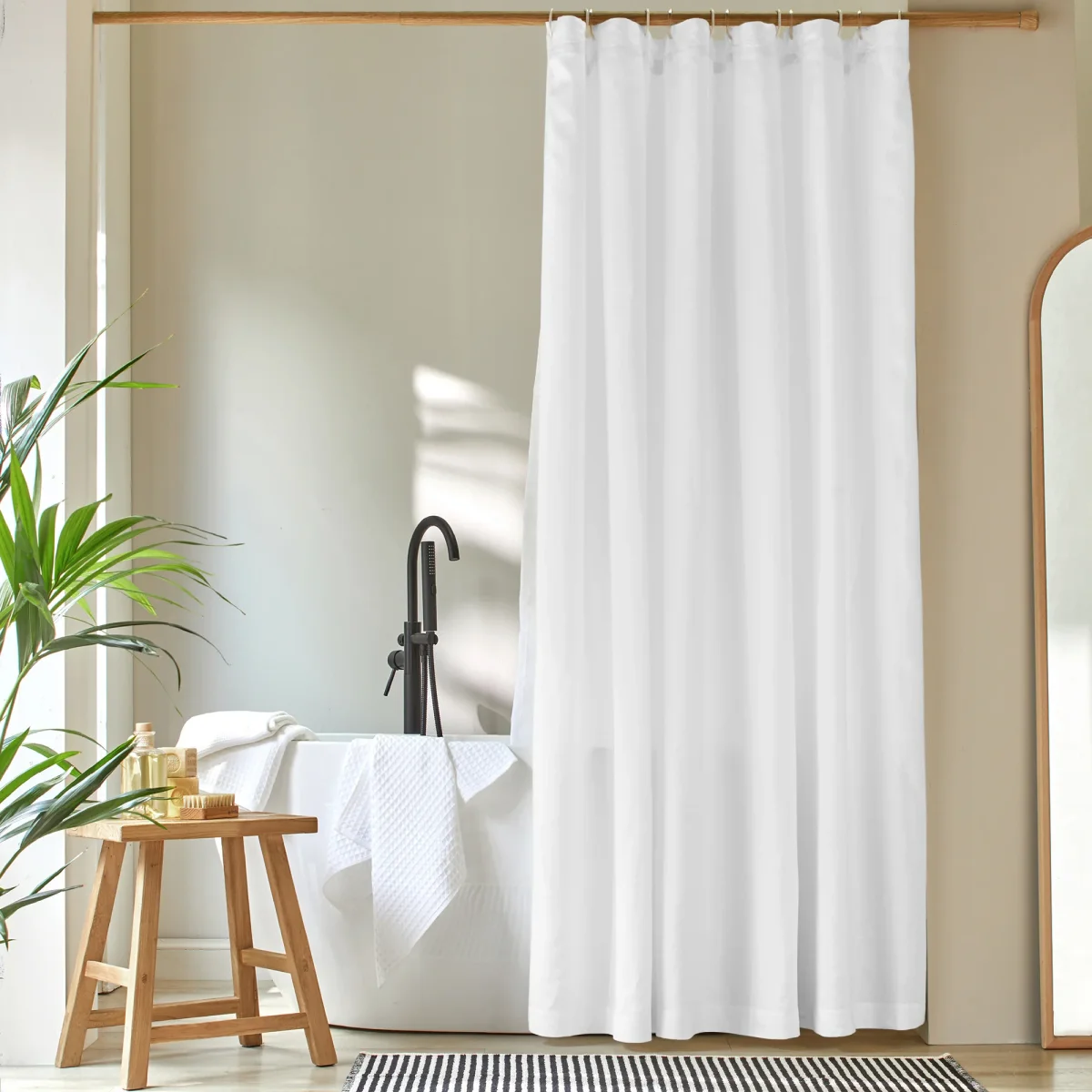 Cortina de duche simples em linho branco