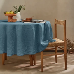 Toalha de mesa oval sob medida com ponto cobertor em linho lavado azul francês