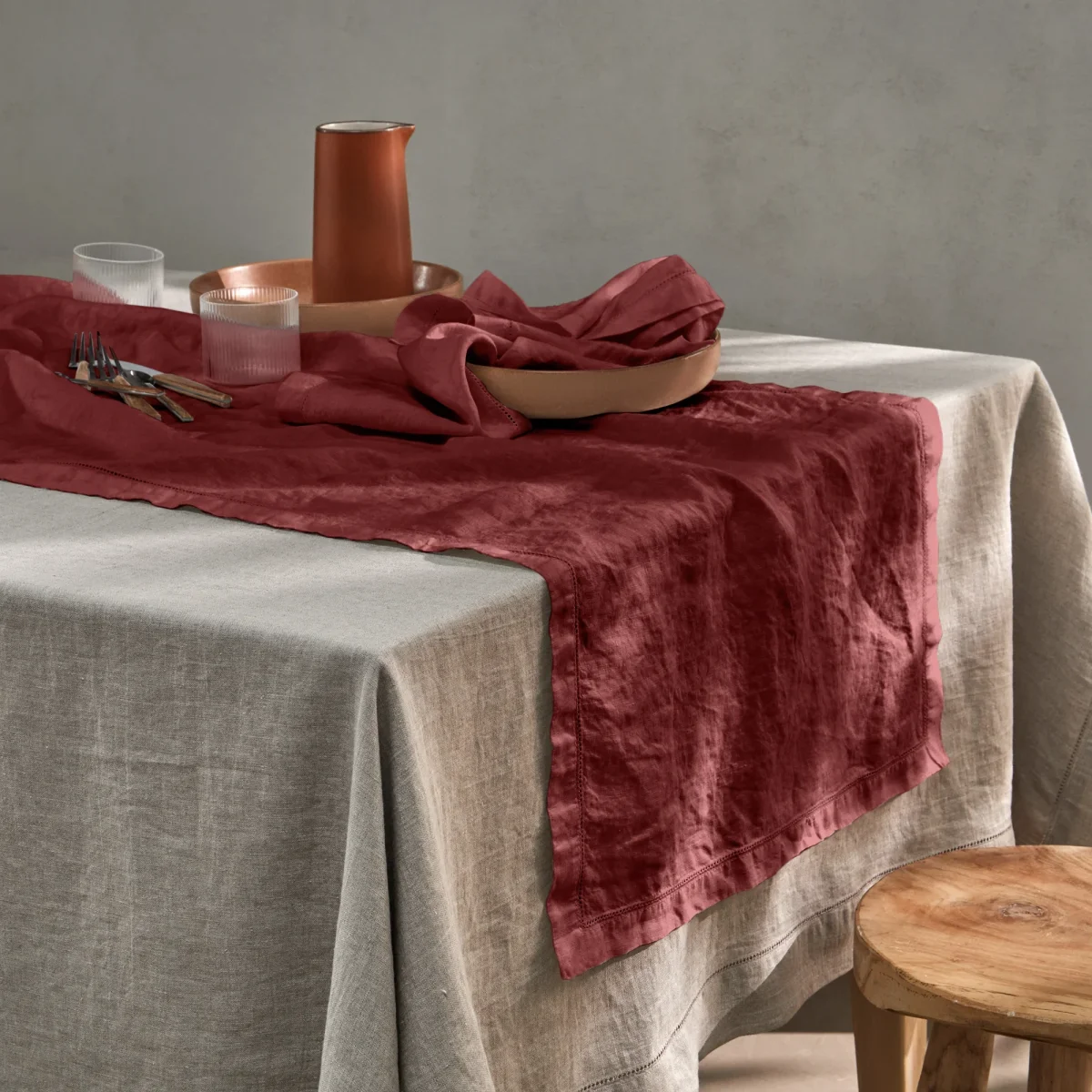 Caminho de mesa com ponto aberto em linho lavado tijolo - Image 2