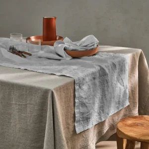 Caminho de mesa com ponto aberto em linho lavado cinza mineral