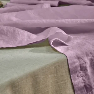 Caminho de mesa simples em linho lavado lilás