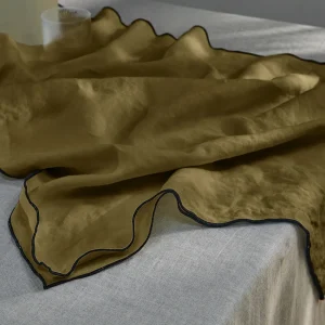Caminho de mesa borda ponto rolinho em linho lavado verde azeitona