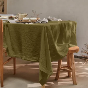 Toalha de mesa retangular bordada ponto aberto em linho lavado verde azeitona