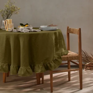 Toalha de mesa oval com folhos sob medida em linho lavado verde azeitona