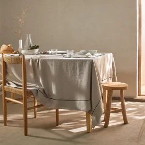Toalha de mesa rectangular bordado ponto cheio em linho lavado natural