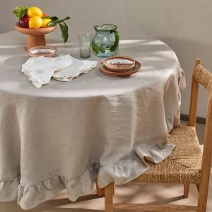 Toalha de mesa redonda com folhos sob medida em linho lavado natural