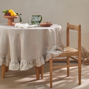 Toalha de mesa oval com folhos sob medida em linho lavado natural