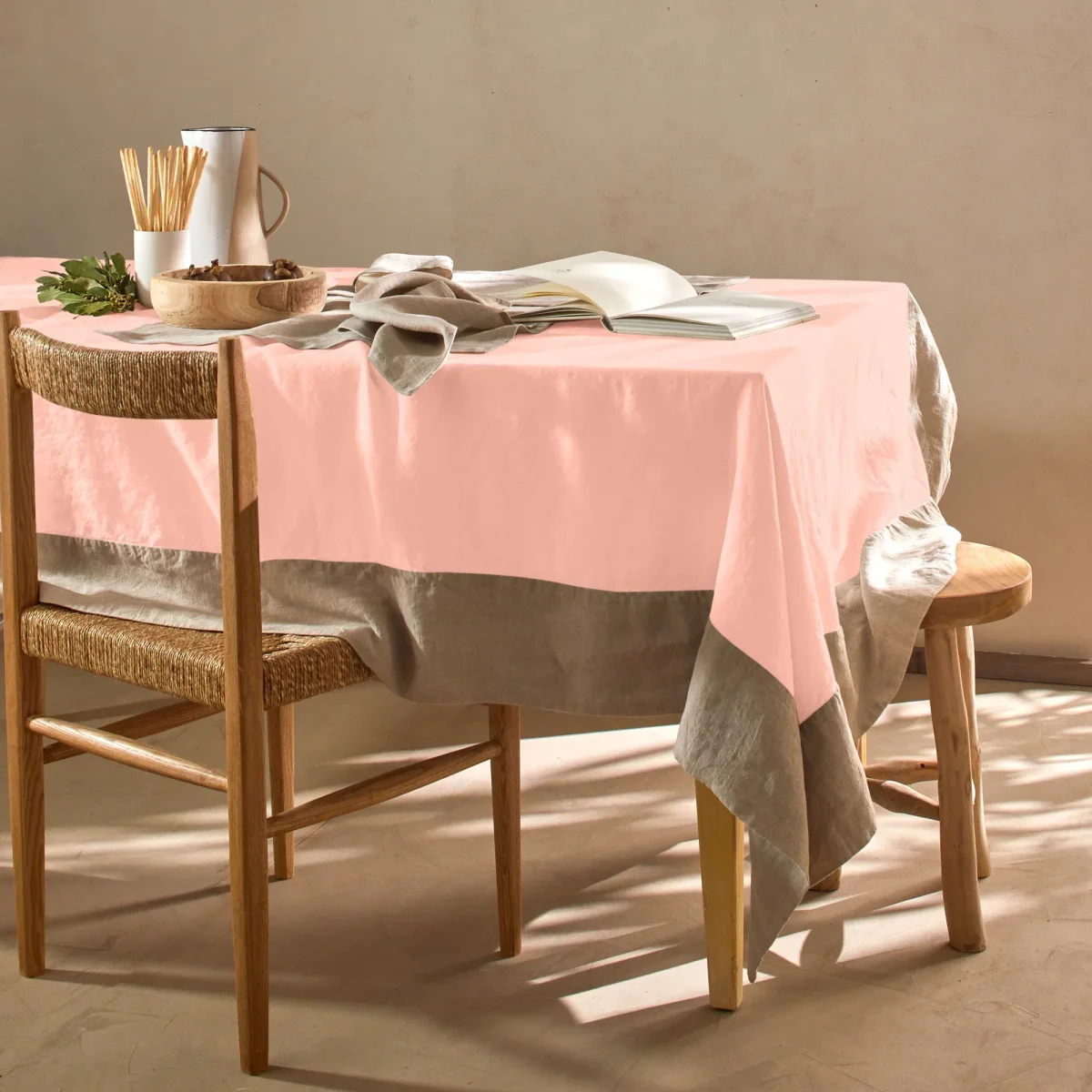 Toalha de mesa rectangular bicolor em linho lavado rosa