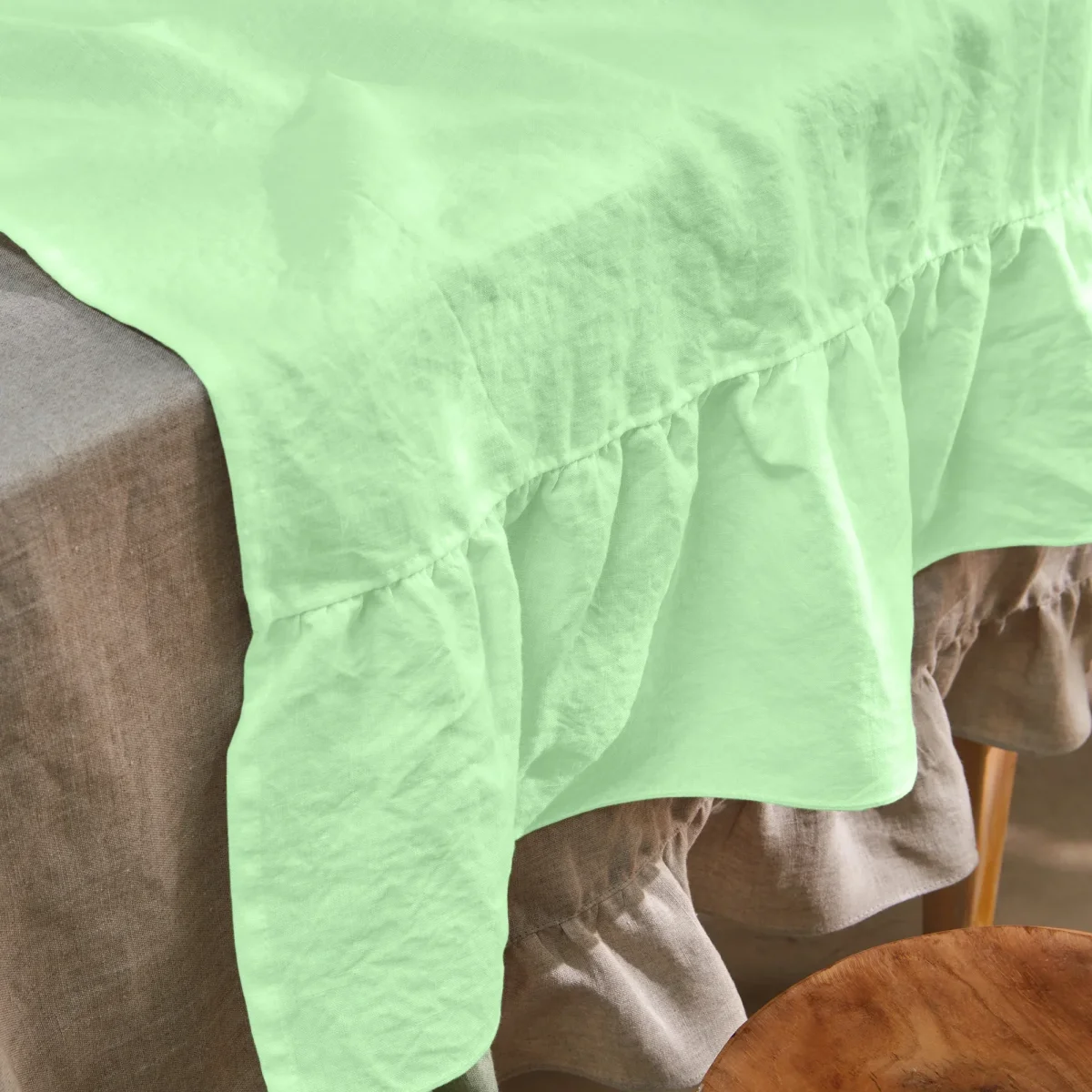 Caminho de mesa com folhos em linho lavado verde menta - Image 4