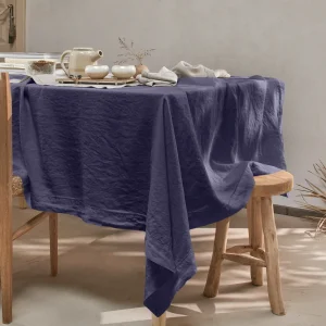 Toalha de mesa retangular bordada ponto aberto em linho lavado azul noite