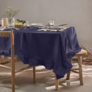 Toalha de mesa retangular com folhos em linho lavado azul noite